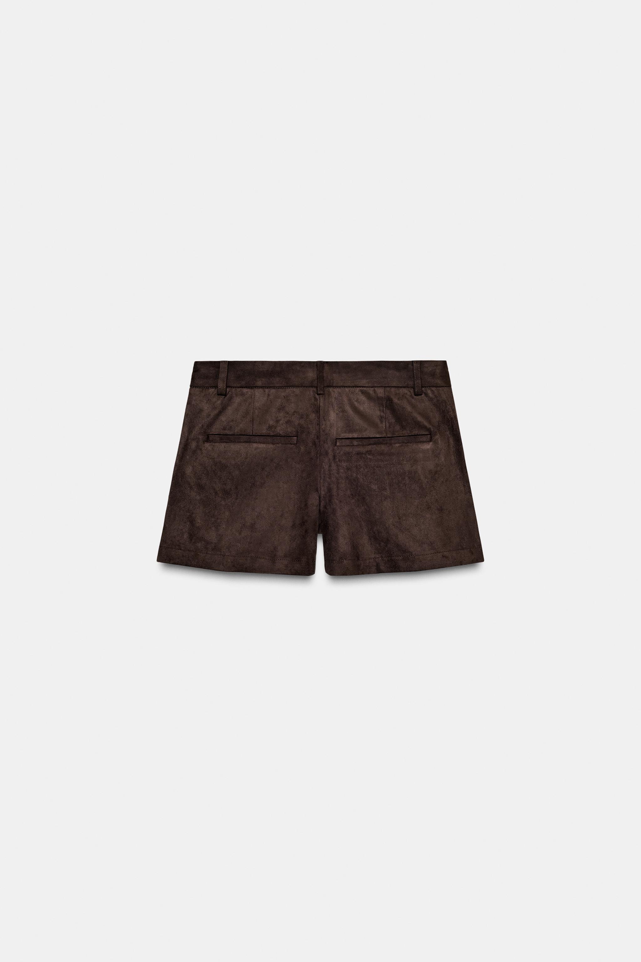 PLEATED BUTTON SHORTS